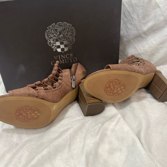 Vince Camuto, Brand New, 7.5 Leather Heels - Picture 4 of 4